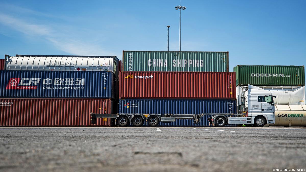 Deutschland Duisburg | Hafen, Container | Symbolbild wirtschaftliche Beziehungen China - Deutschland 欧盟2025年对华贸易逆差达到3600亿欧元