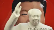 TOPSHOT - A decorative plate featuring an image of Chinese President Xi Jinping is seen behind a statue of late communist leader Mao Zedong at a souvenir store next to Tiananmen Square in Beijing on February 27, 2018.
China's propaganda machine kicked into overdrive on February 27 to defend the Communist Party's move to scrap term limits for President Xi Jinping as critics on social media again defied censorship attempts. The country has shocked many observers by proposing a constitutional amendment to end the two-term limit for presidents, giving Xi a clear path to rule the world's second largest economy for life. / AFP PHOTO / GREG BAKER (Photo credit should read GREG BAKER/AFP via Getty Images)