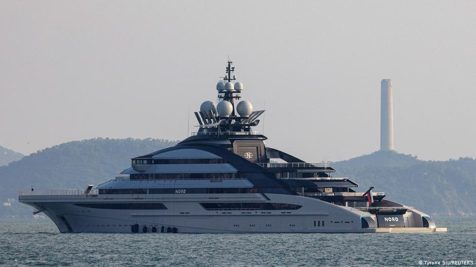 Hong Kong leader ′laughs off′ US sanctions amid calls to seize Russian yacht | News | DW - Vimarsana News