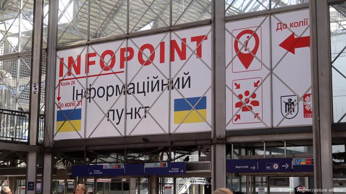 Eine Anlaufstelle für Geflüchtete aus der Ukraine am Hauptbahnhof München 