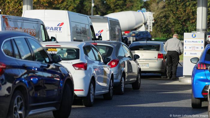 Streiks in Raffinerien: Viele Tankstellen in Frankreich ohne Sprit Streiks in Raffinerien: Viele Tankstellen in Frankreich ohne Sprit