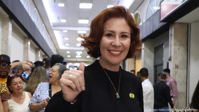 Carla Zambelli entrou na lista da Interpol após deixar o Brasil, pouco depois de ser condenada pelo STF