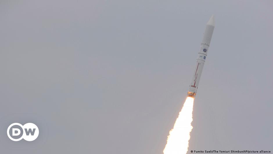 Japanese Epsilon rocket self-destructs after failed launch