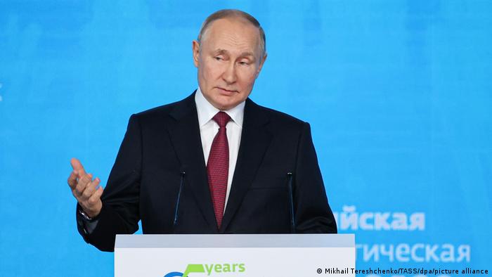 普京在莫斯科举行的2022年俄罗斯能源论坛上讲话