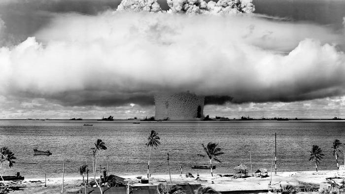Prueba nuclear en el atolón Bikini por Estados Unidos, en 1946.