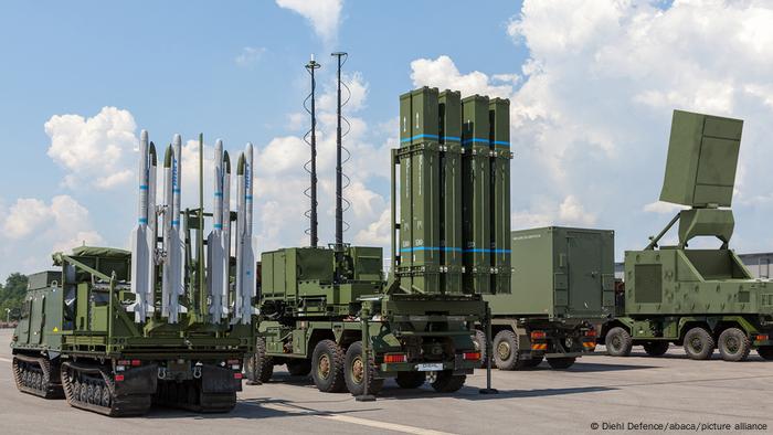 Unternehmensbild Diehl Defence | Thema - Ukraine erhält Luftverteidigungssystem Iris-T aus Deutschland Unternehmensbild Diehl Defence | Thema - Ukraine erhält Luftverteidigungssystem Iris-T aus Deutschland