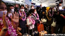 Travellers from Thailand on the first quarantine-free flight to Taiwan, amid the coronavirus disease (COVID-19) pandemic, receive a welcome by officials and the media at the airport in Taoyuan, Taiwan, October 13, 2022. REUTERS/Ann Wang