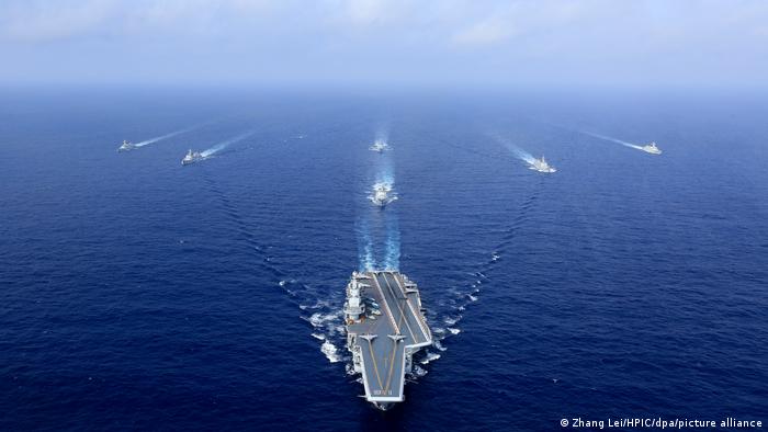 日本和澳大利亞加強合作，一般認為主要仍是為了對應中國軍事力量的崛起，圖為中國解放軍遼寧艦（資料照）