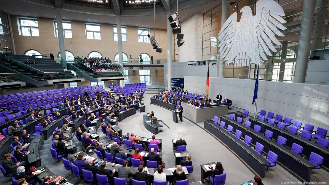 Deutschland Politik l 60. Bundestagssitzung und Debatte in Berlin