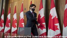 7.12.2020****
THE CANADIAN PRESS 2020-12-07. Prime Minister Justin Trudeau leaves a news conference in Ottawa, Monday, Dec. 7, 2020. THE CANADIAN PRESS/Adrian Wyld URN:56993898