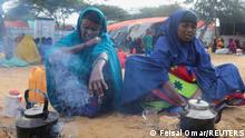 Somali women affected by the worsening drought due to failed rain seasons, prepare breakfast at the Alla Futo camp for internally displaced people, in the outskirts of Mogadishu, Somalia September 23, 2022. REUTERS/Feisal Omar