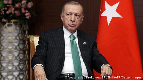 Съдии верни на Ердоган осъдиха популярния кмет на Истанбул Имамоглу