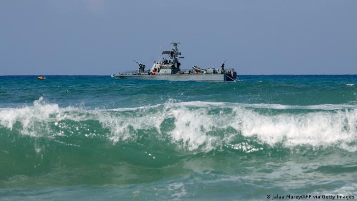 سفينة تابعة للبحرية الإسرائيلية في رأس الناقورة