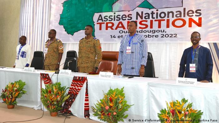 La tribune des Assises nationales de la transition à Ouagadougou