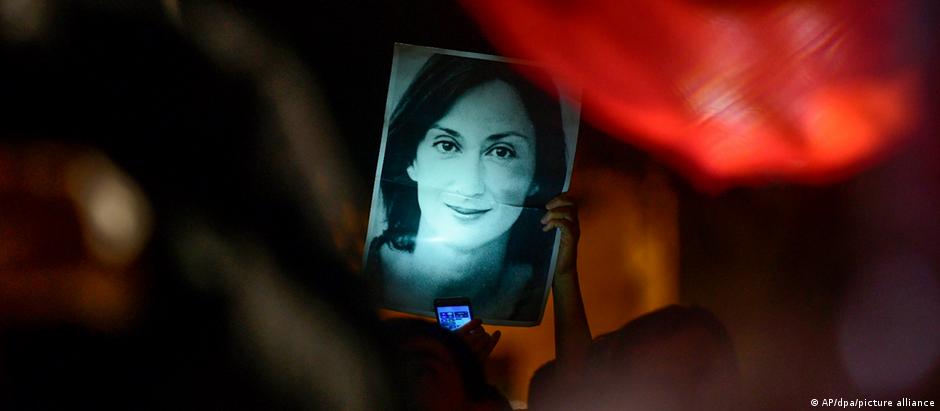 Daphne Caruana Galizia foi vítima de explosão em 16 de outubro de 2017