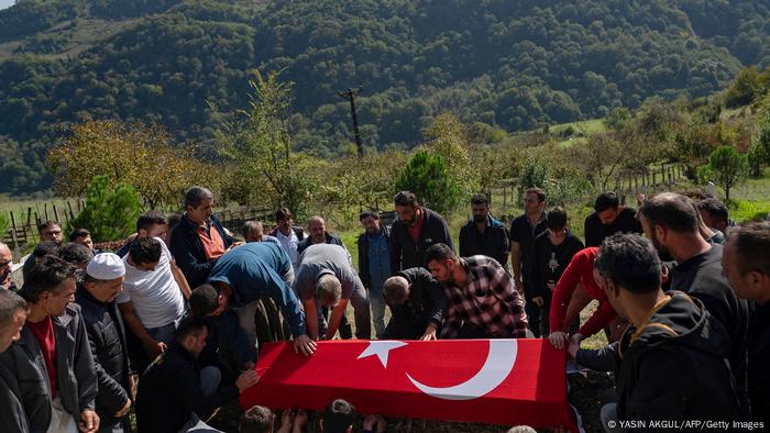 Türkei | Grubenunglück in Bartin - Beerdigung