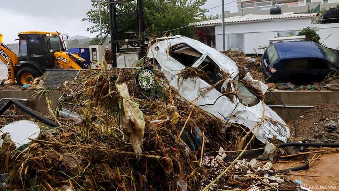 Las fuertes lluvias acompañadas con vientos de hasta fuerza 8 en la escala de Beaufort están azotando también la región de Lasithi, en la parte occidental de Creta.