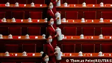 16.10.2022+++ Attendants serve tea for delegates before the opening ceremony of the 20th National Congress of the Communist Party of China, at the Great Hall of the People in Beijing, China October 16, 2022. REUTERS/Thomas Peter 