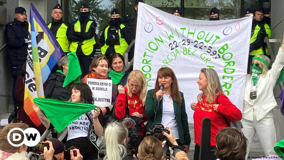 Polska: Działacz na procesie o ułatwienie aborcji w Warszawie |  Europa |  DW