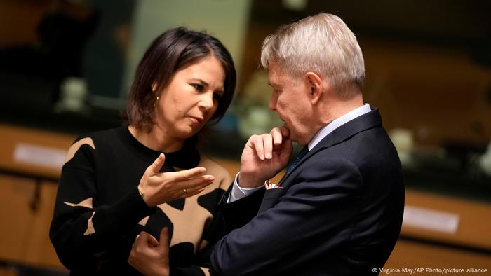 La ministra alemana de RR. EE., Annalena Baerbock, y su homólogo de Finlandia, Pekka Haavisto, en el encuentro en Luxemburgo. (17.10.2022).
