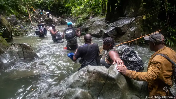 穿过巴拿马达连峡谷（Darién Gap）抵达美国在中文世界被称为“走线”