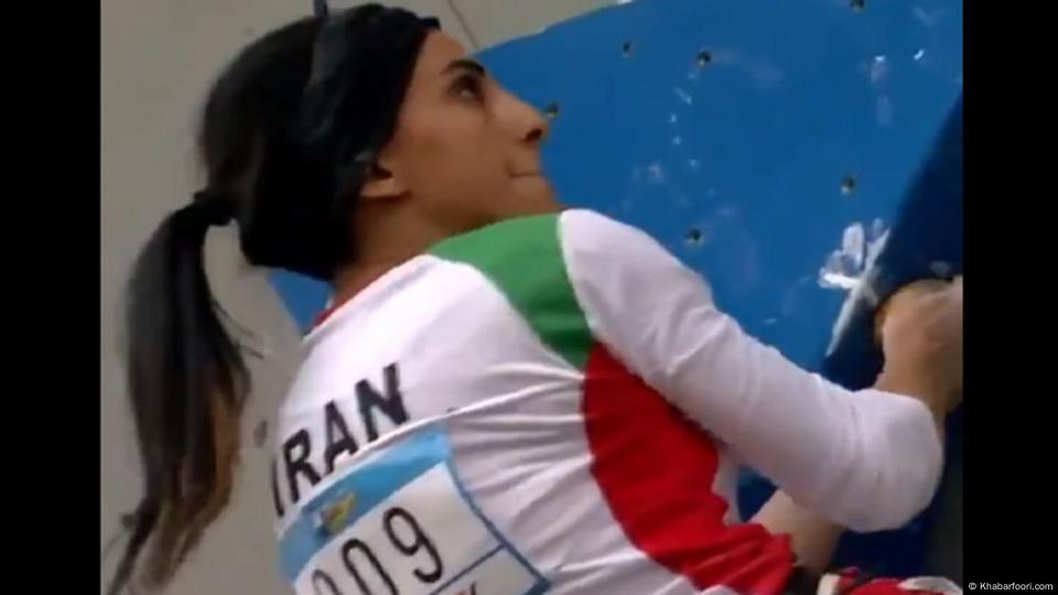 Atleta iraniana Elnaz Rekabi, que competiu sem o véu, é acolhida como  'heroína' em Teerã