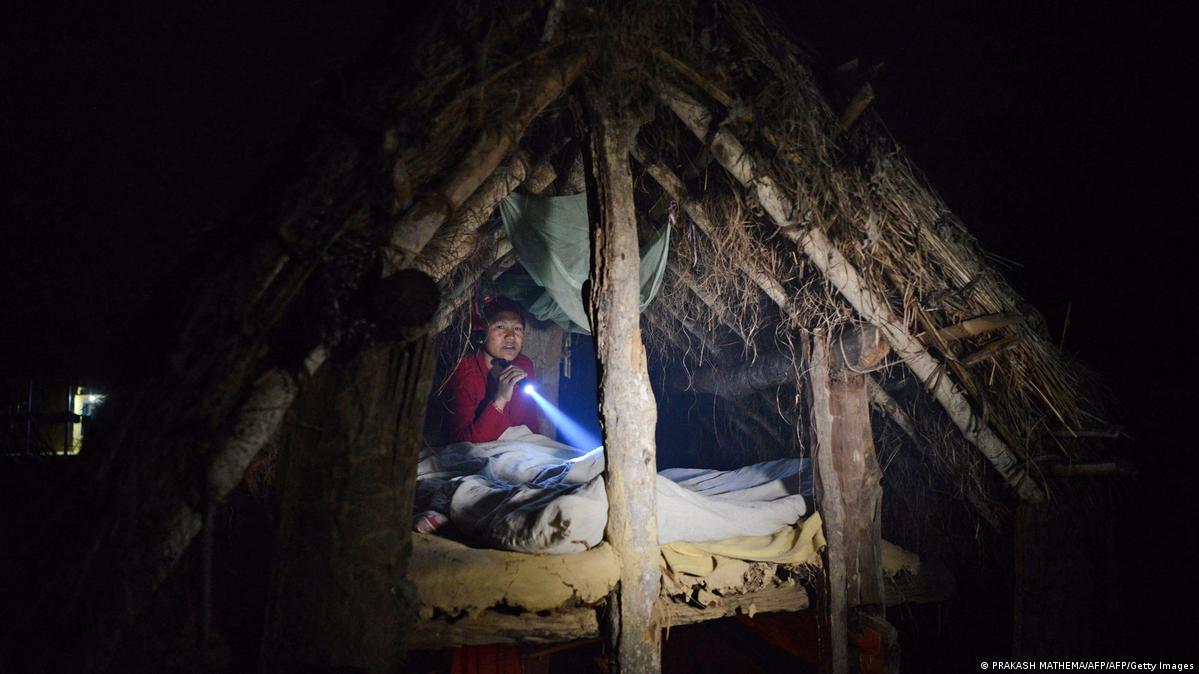 Nepali Sister Sleeping Sex - Nepal: Why menstrual huts still exist despite being illegal â€“ DW â€“  10/17/2022