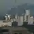 Fumaça no céu de Kiev após ataque russo