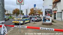 Im Stadteil Oggersheim ist eine Straße abgesperrt. Bei einem Messerangriff sind dort zwei Menschen getötet und ein weiterer schwer verletzt worden. Der mutmaßliche Täter sei bei der Festnahme angeschossen und schwer verletzt worden, sagte eine Sprecherin des Polizeipräsidiums Rheinpfalz am Dienstag.