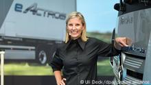 07/10/2021 Wörth am Rhein | Karin Radström, Vorstandsmitglied der Daimler Truck AG und verantwortlich für Mercedes-Benz Trucks, steht im Mercedes-Benz Lkw Werk der Daimler Truck AG an einem eActros. Anlass ist der offizielle Produktionsstart.