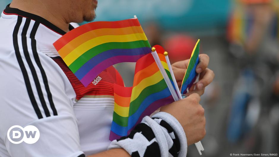 How Germany promotes LGBTQ tolerance in its soccer stadiums – DW
