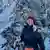 Ultra-Läuferin Holly Zimmermann auf einem Bergpass beim Snowman-Race in Bhutan