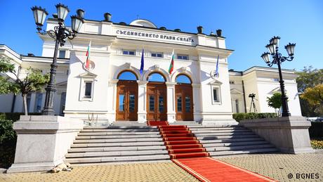 Хартиената бюлетина се върна българският парламент окончателно прие да се