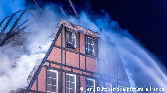 Deutschland, Groß Strömkendorf | Unterkunft für ukrainische Flüchtlinge abgebrannt Deutschland, Groß Strömkendorf | Unterkunft für ukrainische Flüchtlinge abgebrannt