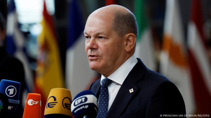 Olaf Scholz spricht vor Journalisten Olaf Scholz spricht vor Journalisten