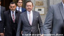 Actor Kevin Spacey, center, leaves court, Monday, Oct. 17, 2022, in New York. Spacey testified that he never made a sexual pass at the actor Anthony Rapp, who has sued, claiming the Academy Award-winning actor tried to take him to bed when he was 14. (AP Photo/Yuki Iwamura)