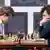 Magnus Carlsen und Hans Niemann am Schachbrett