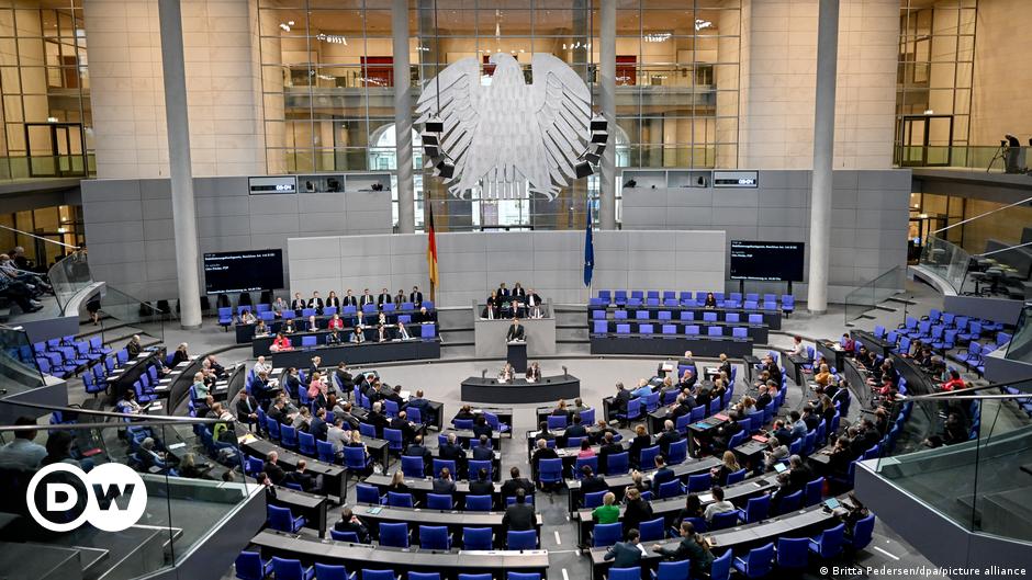 Bundestag beschließt 200-Milliarden-"Abwehrschirm"
