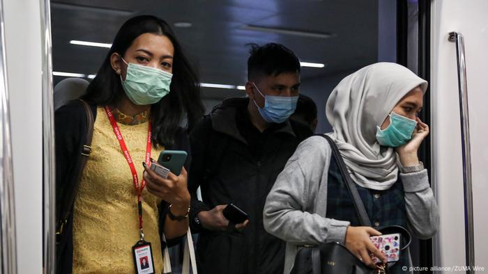 Indonesia - Mujeres en el tren de Yakarta