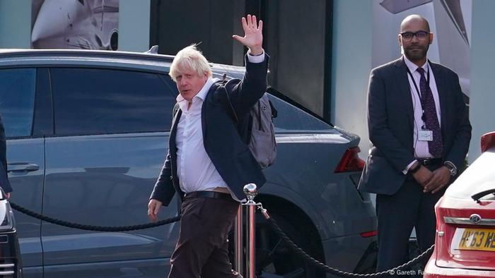 Ex-premiê Boris Johnson retorna ao Reino Unido e gera especulações em torno de sua possível volta ao poder