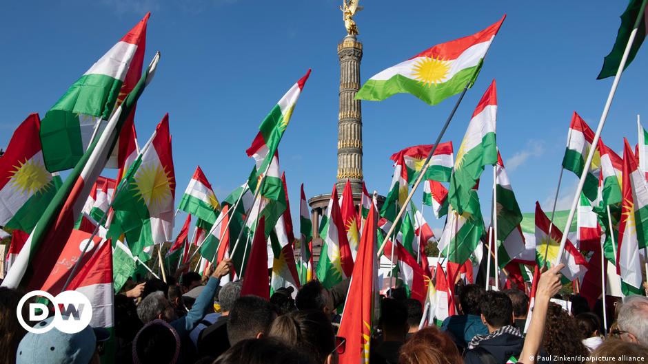 Migliaia chiedono la libertà in Iran a Berlino Attualmente Germania |  DW