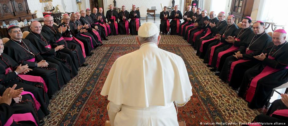 Papa Francisco recebe bispos brasileiros no Vaticano, em 20/10/2022