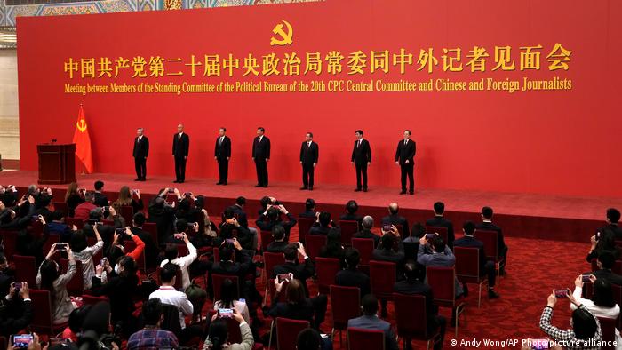 Nuevo Comité Permanente del Politburó, lleno de viejos miembros, según la opinión de Dang Yuan