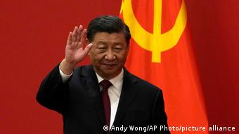 中国领导人习近平打破惯例开启第三个任期