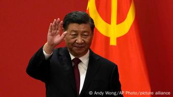 中国领导人习近平打破惯例开启第三个任期