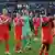 Les joueurs du Bayern Munich saluent les supporters bavarois après leur victoire