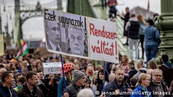 Πλακάτ διαμαρτυρίας στη Βουδαπέστη