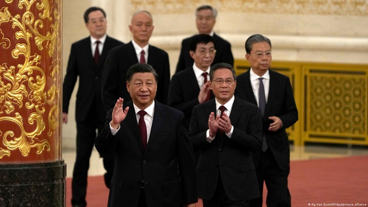 中共中央政治局新一届常委亮相
