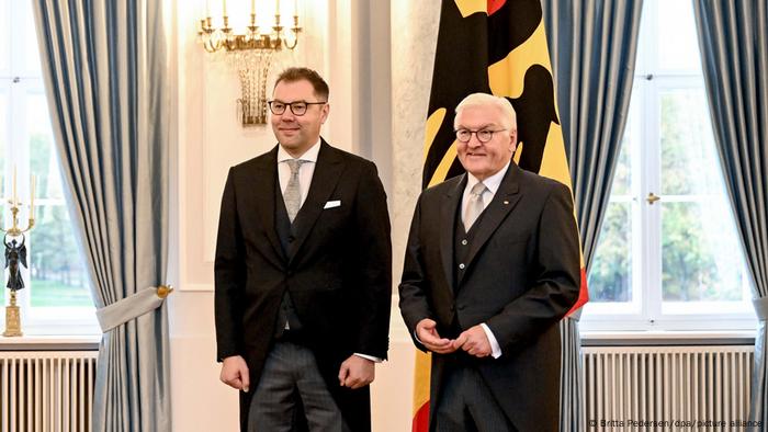 Botschafter Oleksij Makejew steht neben Bundespräsident Frank-Walter Steinmeier Botschafter Oleksij Makejew steht neben Bundespräsident Frank-Walter Steinmeier