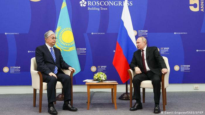 Tokayev y Putin reunidos en San Petersburgo.